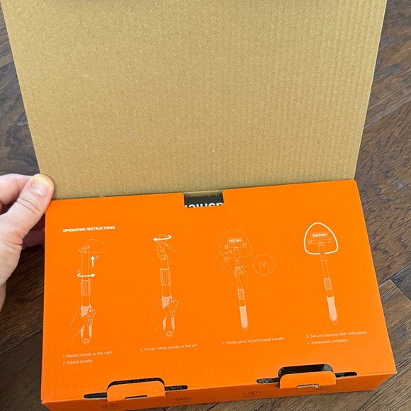 NWT Windshield Cleaner with Extendable Handle - Picture 7 of 16